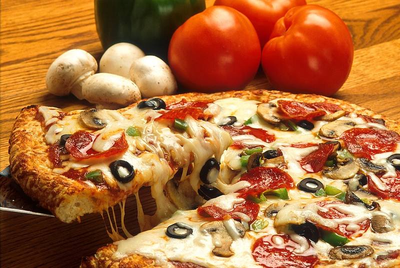 Domino's ExtravaganZZa (1 slice, 14" hand-tossed)