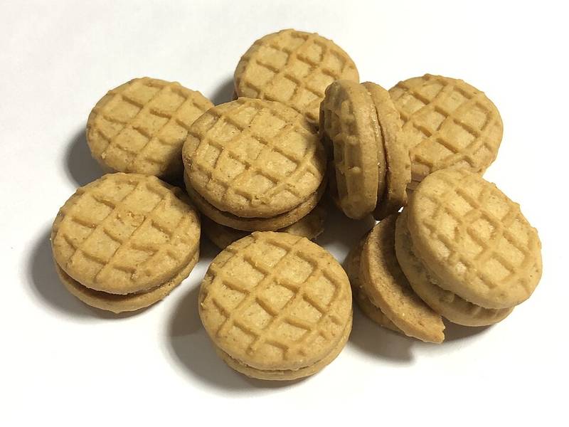 Nutter Butter (2 cookies)